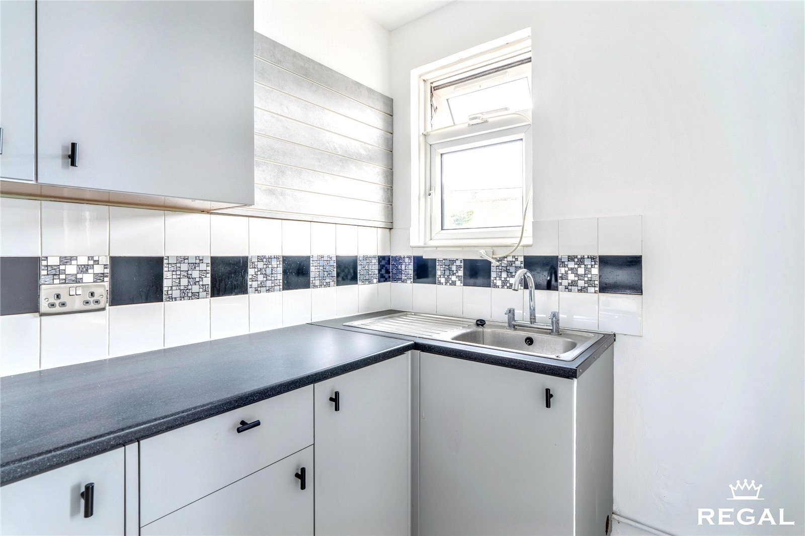 Claylands Road, Bishops Waltham, SO32 1DE