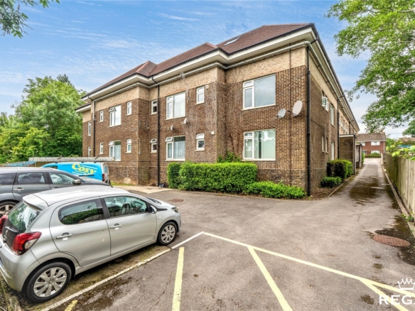 Claylands Road, Bishops Waltham, SO32 1DE