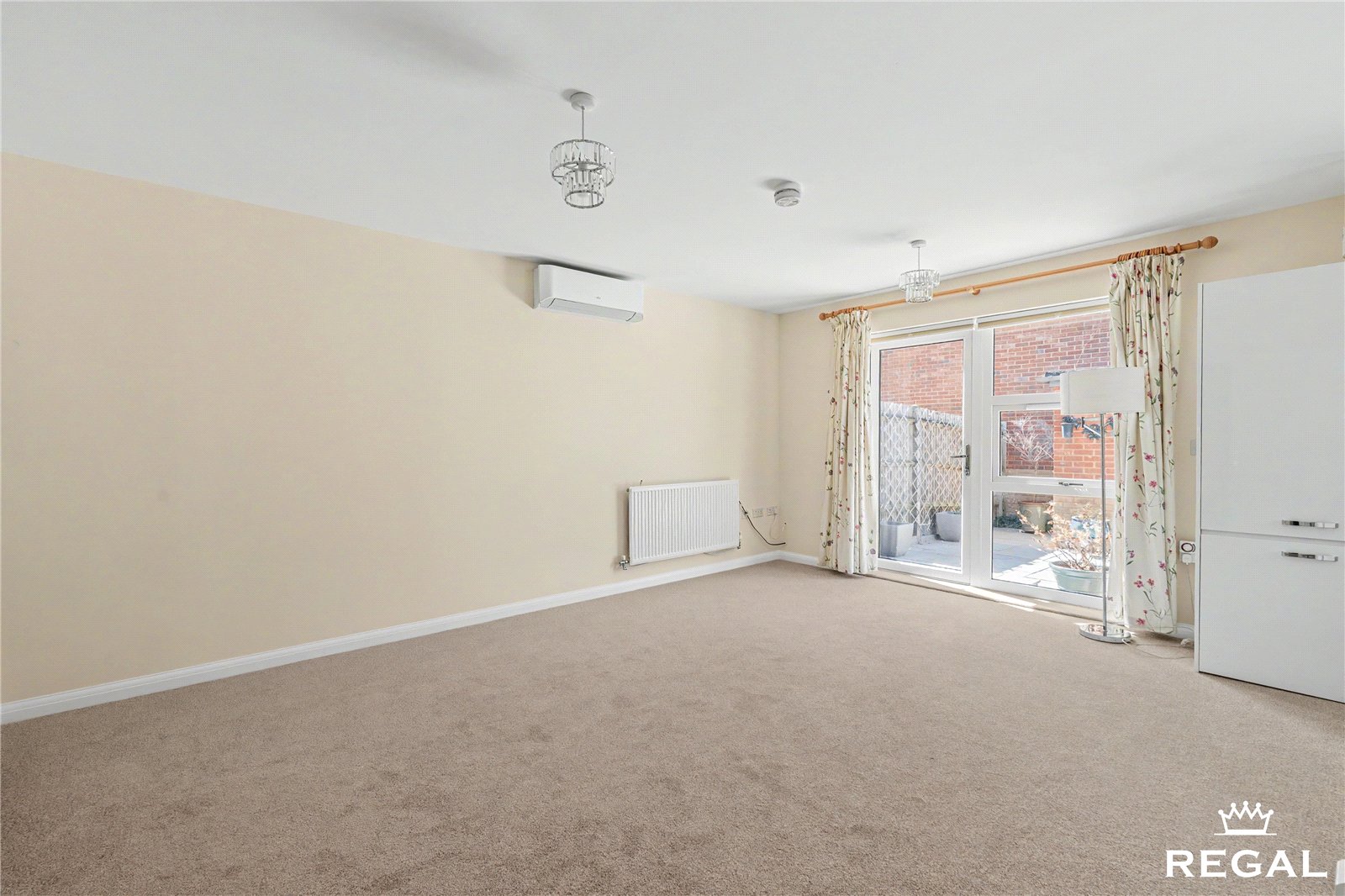 Picture No. 01 Ovington Gardens, Eastleigh, SO50 5FZ