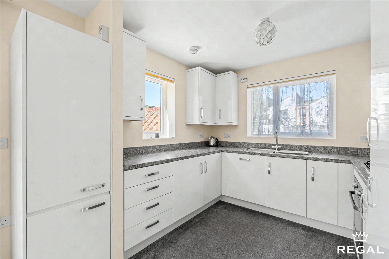 Picture No. 04 Ovington Gardens, Eastleigh, SO50 5FZ