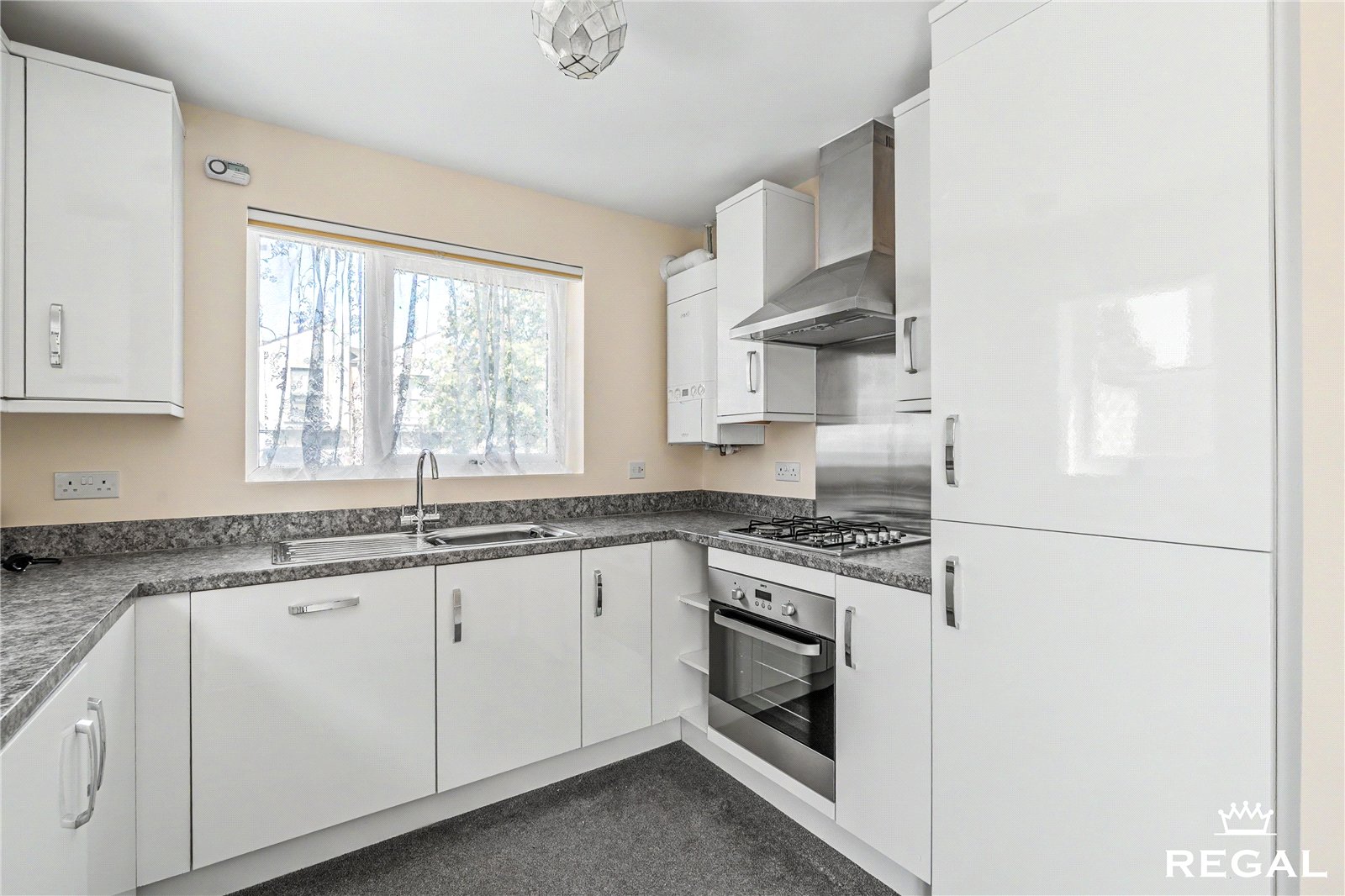 Picture No. 06 Ovington Gardens, Eastleigh, SO50 5FZ