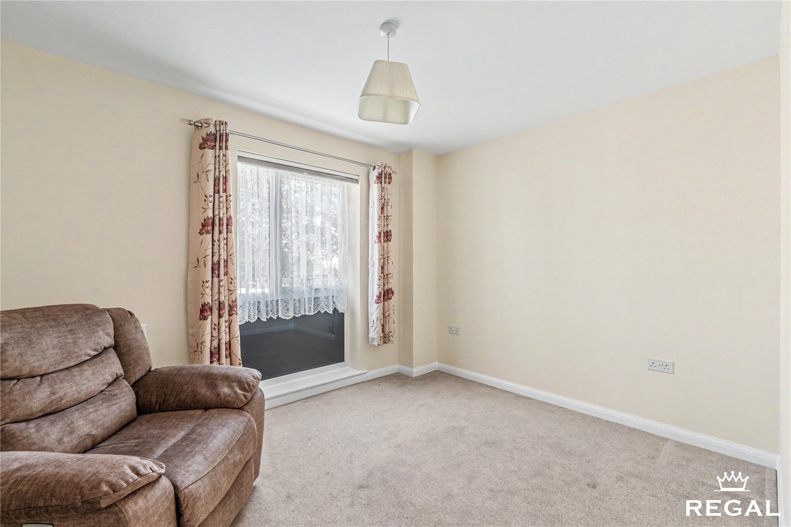 Picture No. 08 Ovington Gardens, Eastleigh, SO50 5FZ