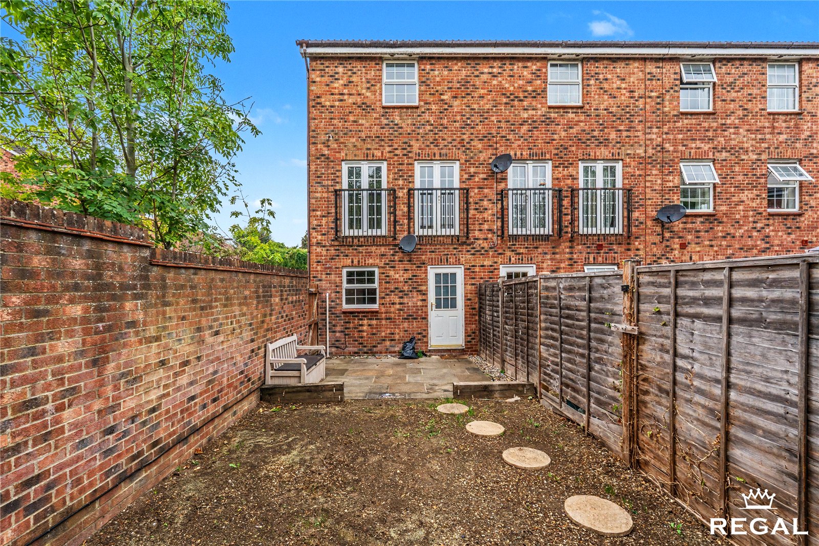 Picture No. 20 Avro Close, Regents Park, Southampton, SO15 4AE