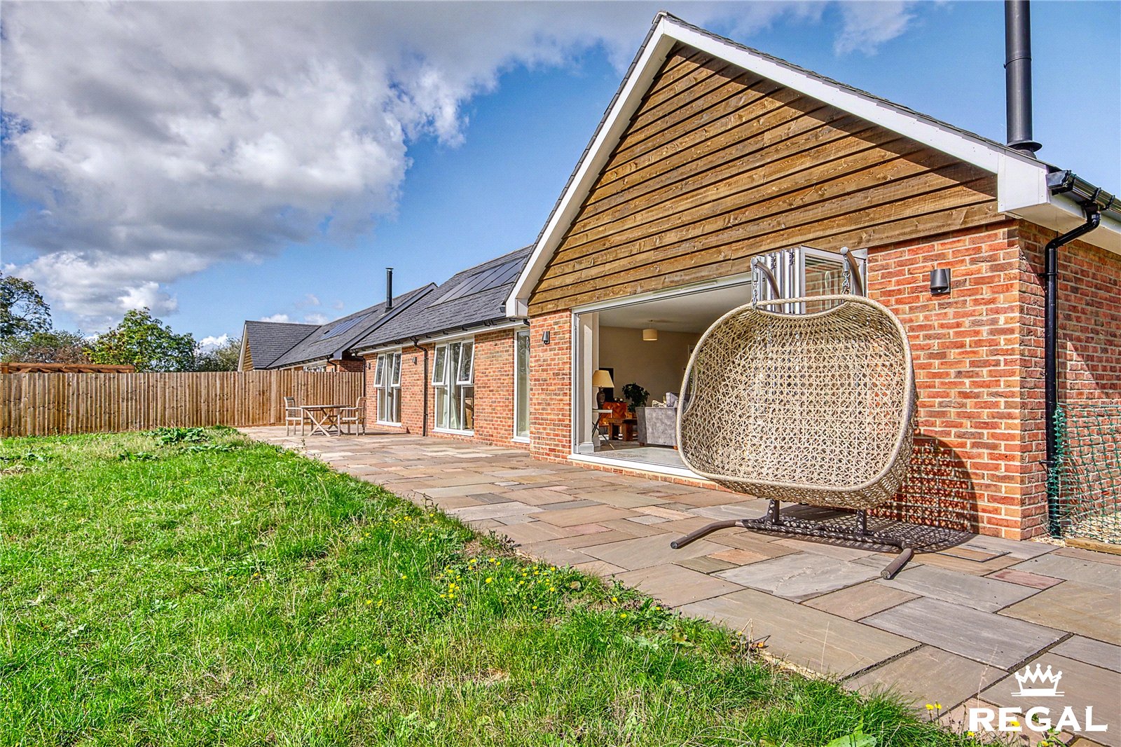 Picture No. 38 Barrow View Farm Cottage, Broad Oak, Sturminster Newton, DT10 2HG