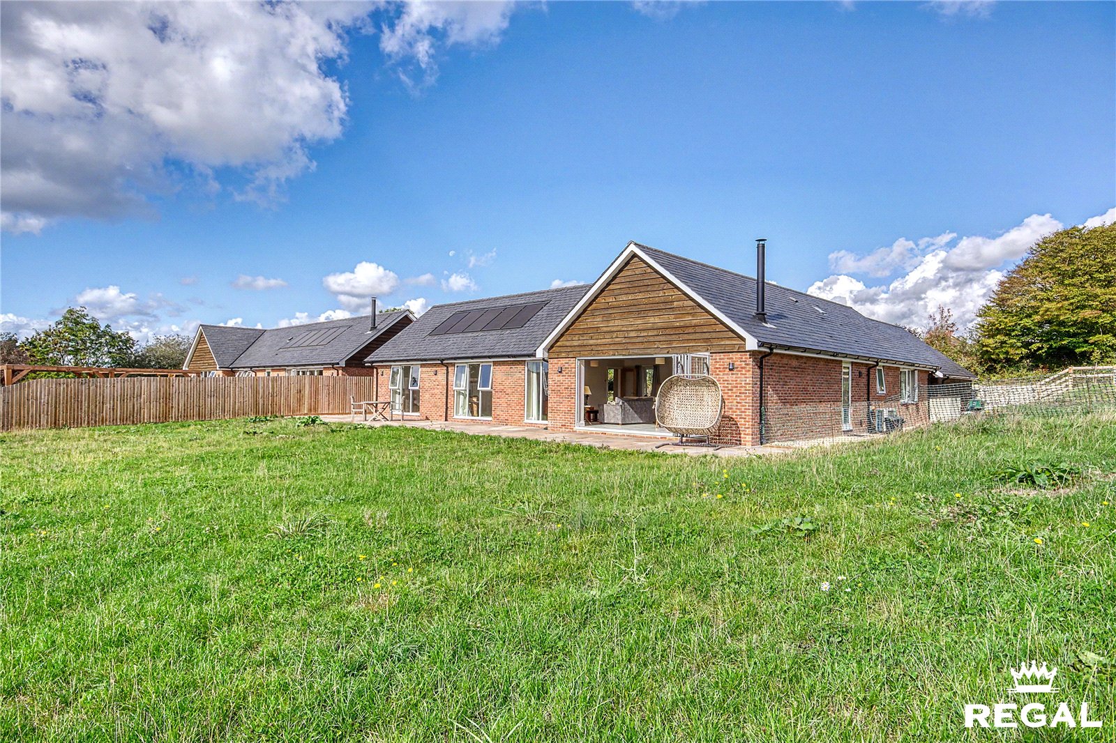 Picture No. 39 Barrow View Farm Cottage, Broad Oak, Sturminster Newton, DT10 2HG